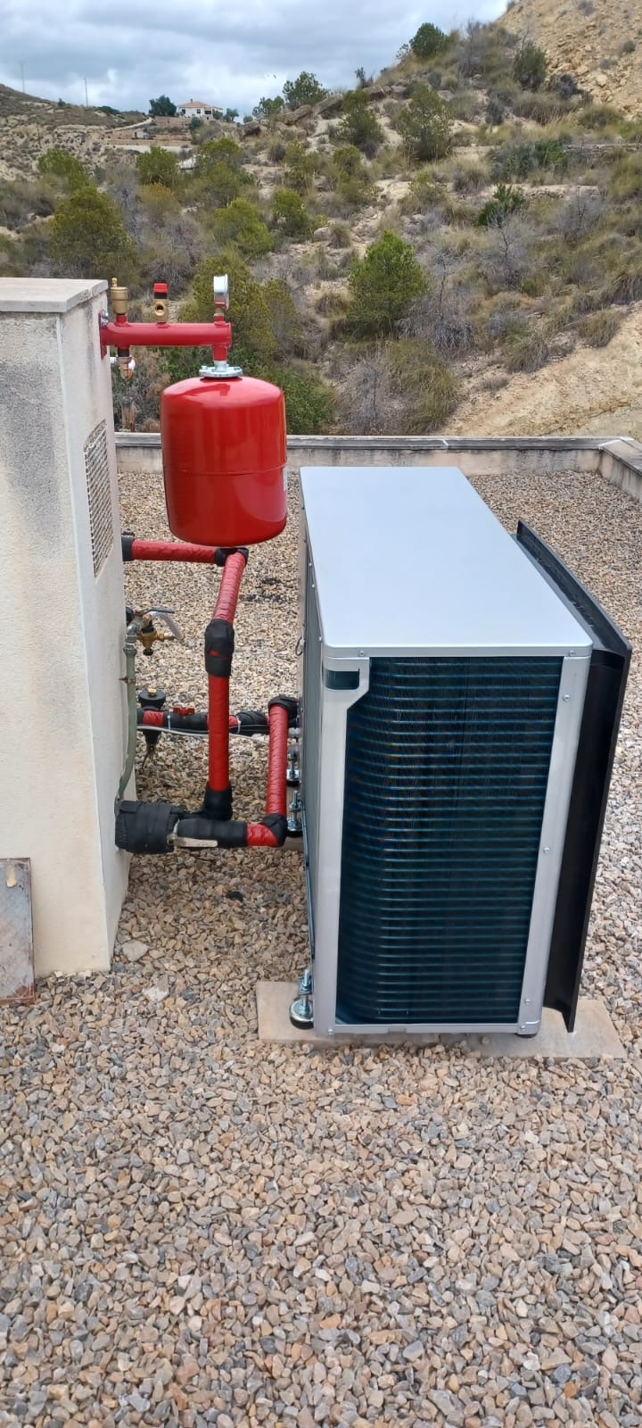 Aerotermia Daikin EBLA instalada en El Campello