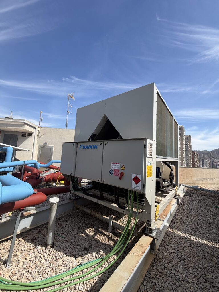 Nueva enfriadora Daikin instalada en Hotel Sandos Mónaco