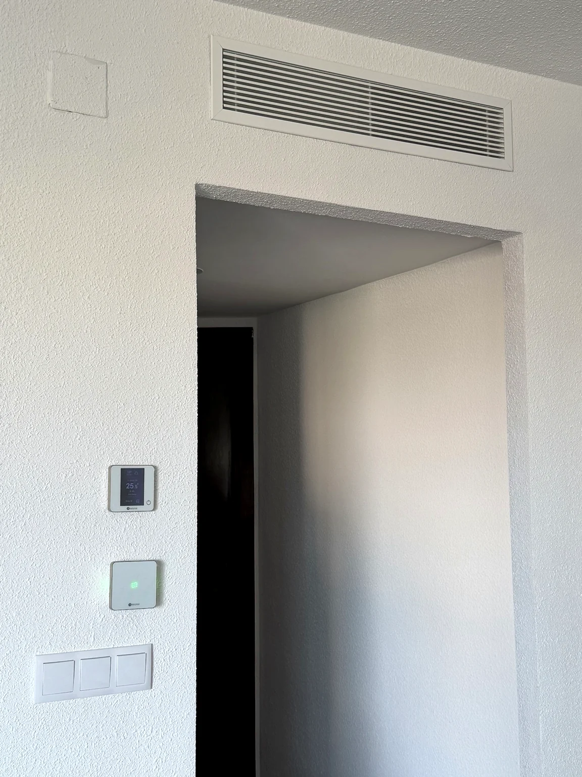 Instalación de conductos y control Airzone en apartamento de Benidorm - imagen 1